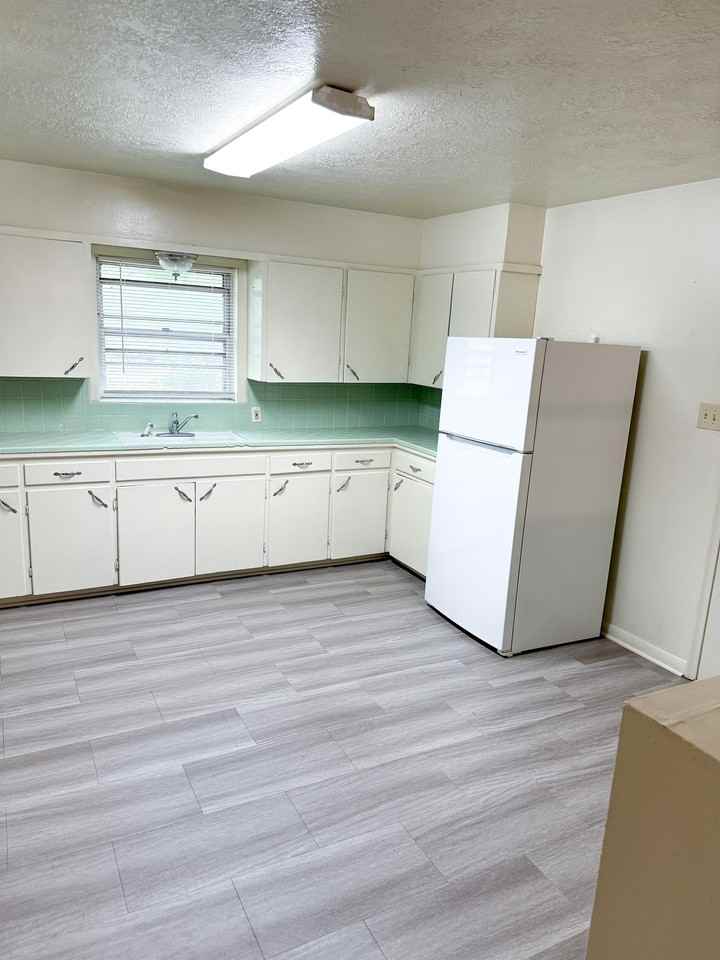 1203 Batts St - Photo 4 of 13