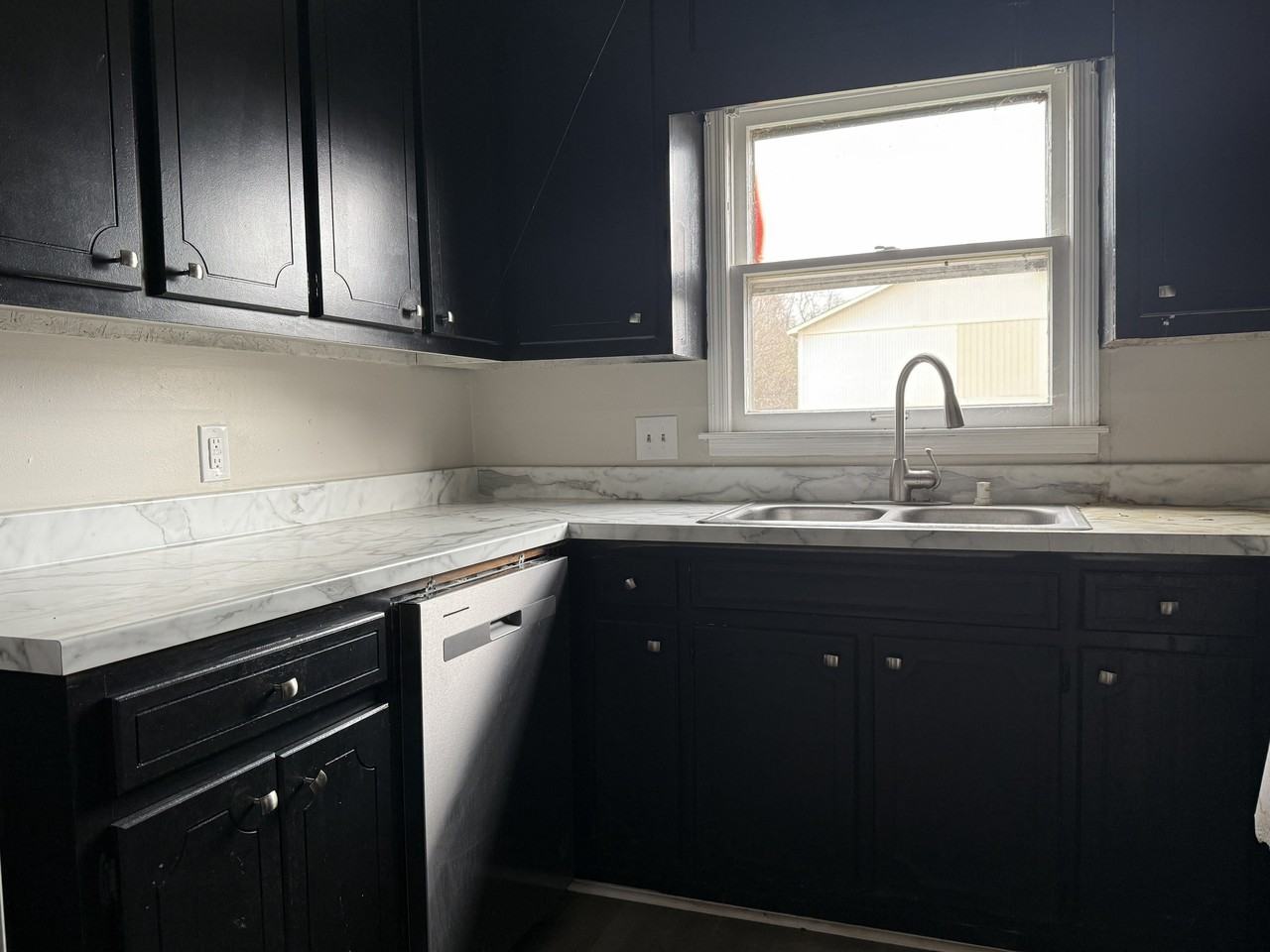 4414 Bonnell Dr Nw #B - Photo 3 of 10