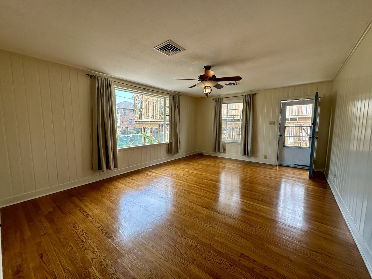 914 1/2 W 21st St - Photo 4 of 13