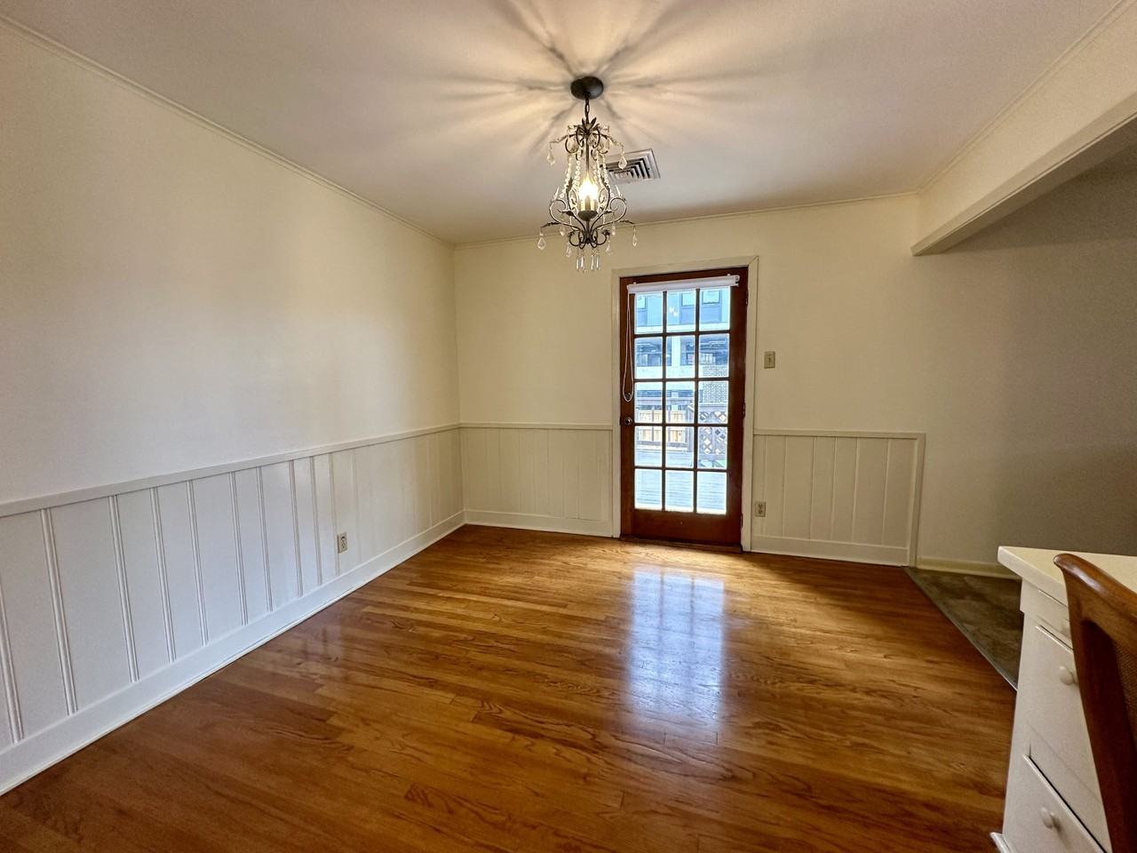 914 1/2 W 21st St - Photo 5 of 13