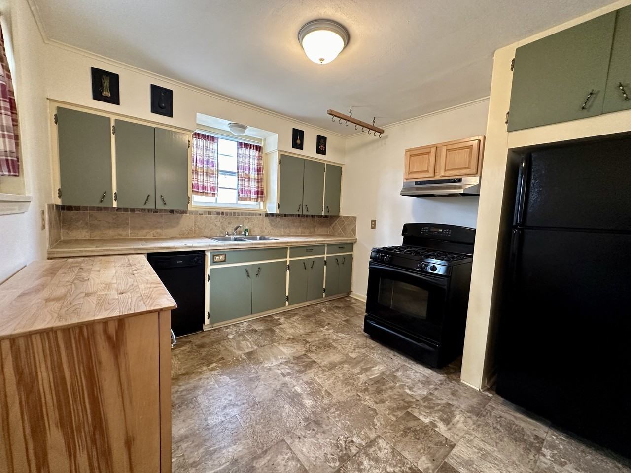 914 1/2 W 21st St - Photo 7 of 13