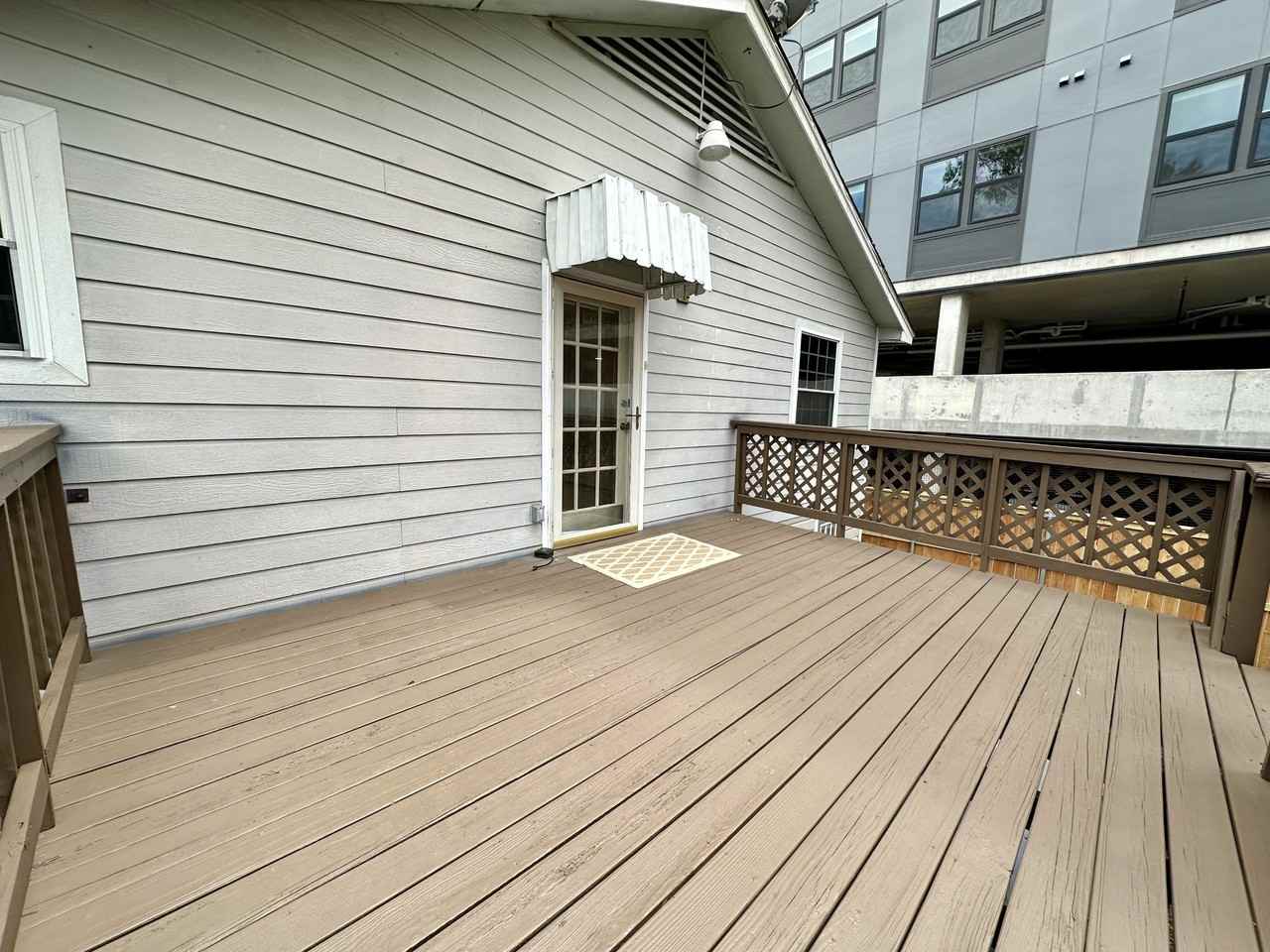 914 1/2 W 21st St - Photo 4 of 13