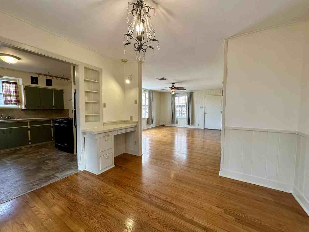 914 1/2 W 21st St - Photo 7 of 13