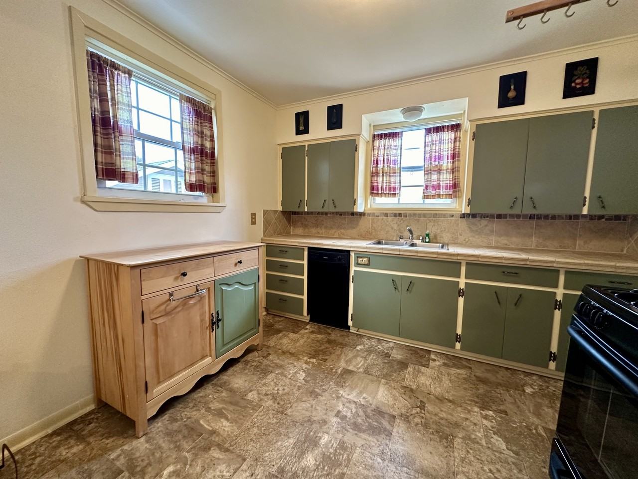 914 1/2 W 21st St - Photo 3 of 13