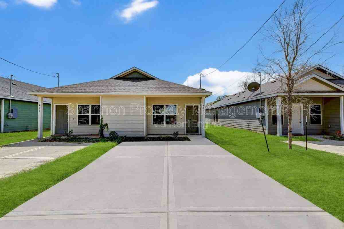 409 Avenue E #G - Photo 2 of 9