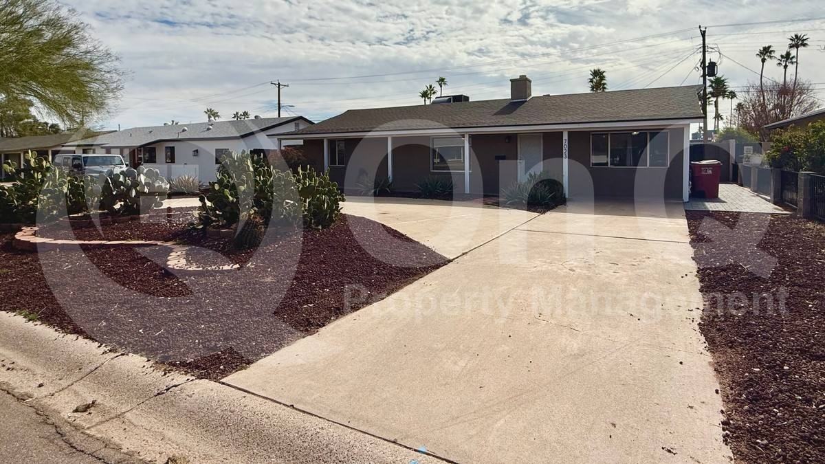 7023 E Holly St - Photo 2 of 10