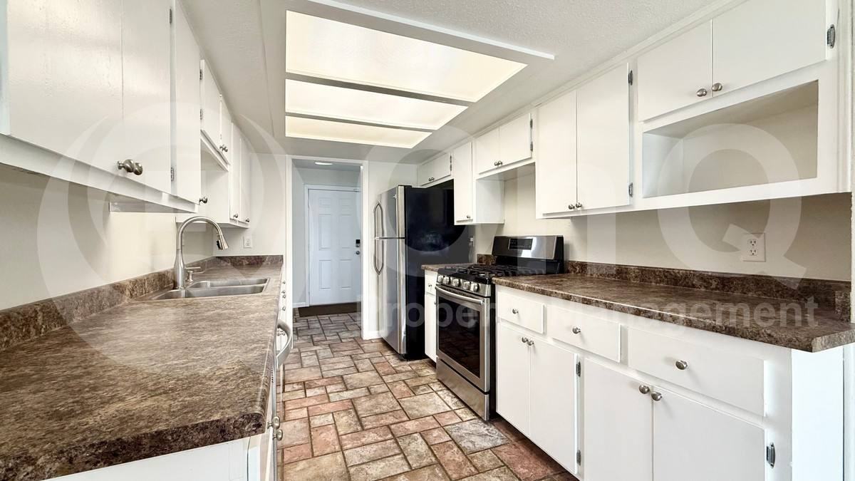 7023 E Holly St - Photo 3 of 10