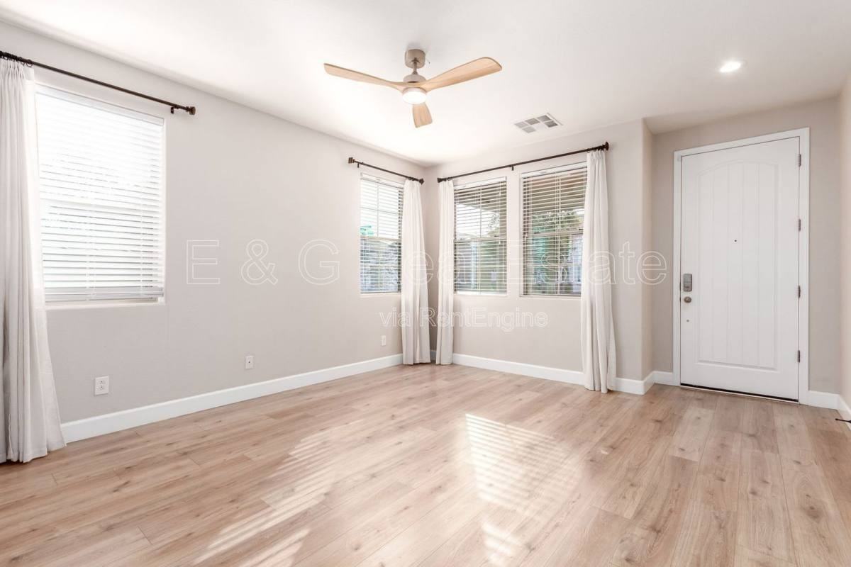 868 E Zesta Ln - Photo 2 of 9