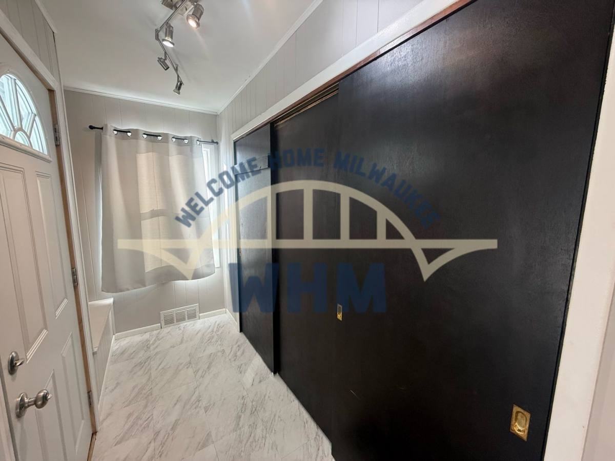 2240 W Lawn Ave - Photo 3 of 5