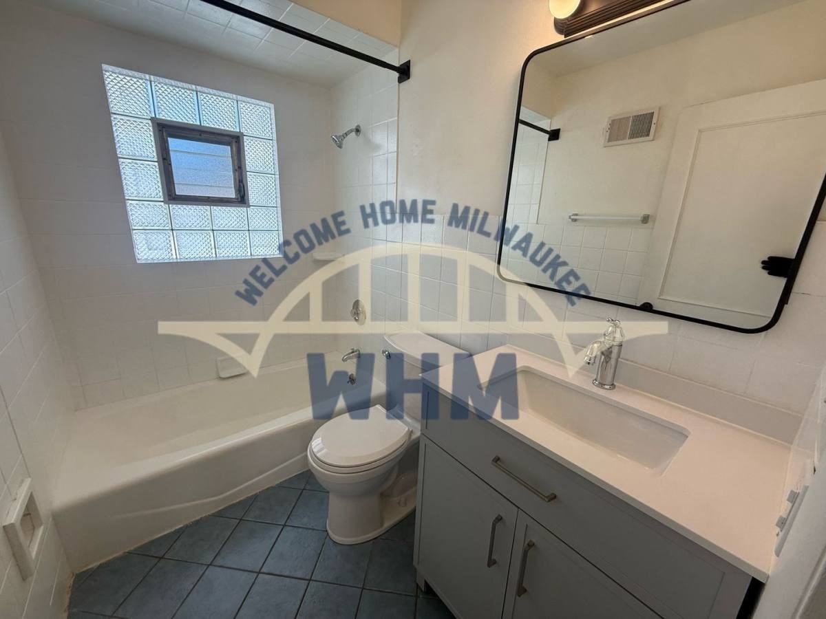 2240 W Lawn Ave - Photo 5 of 5