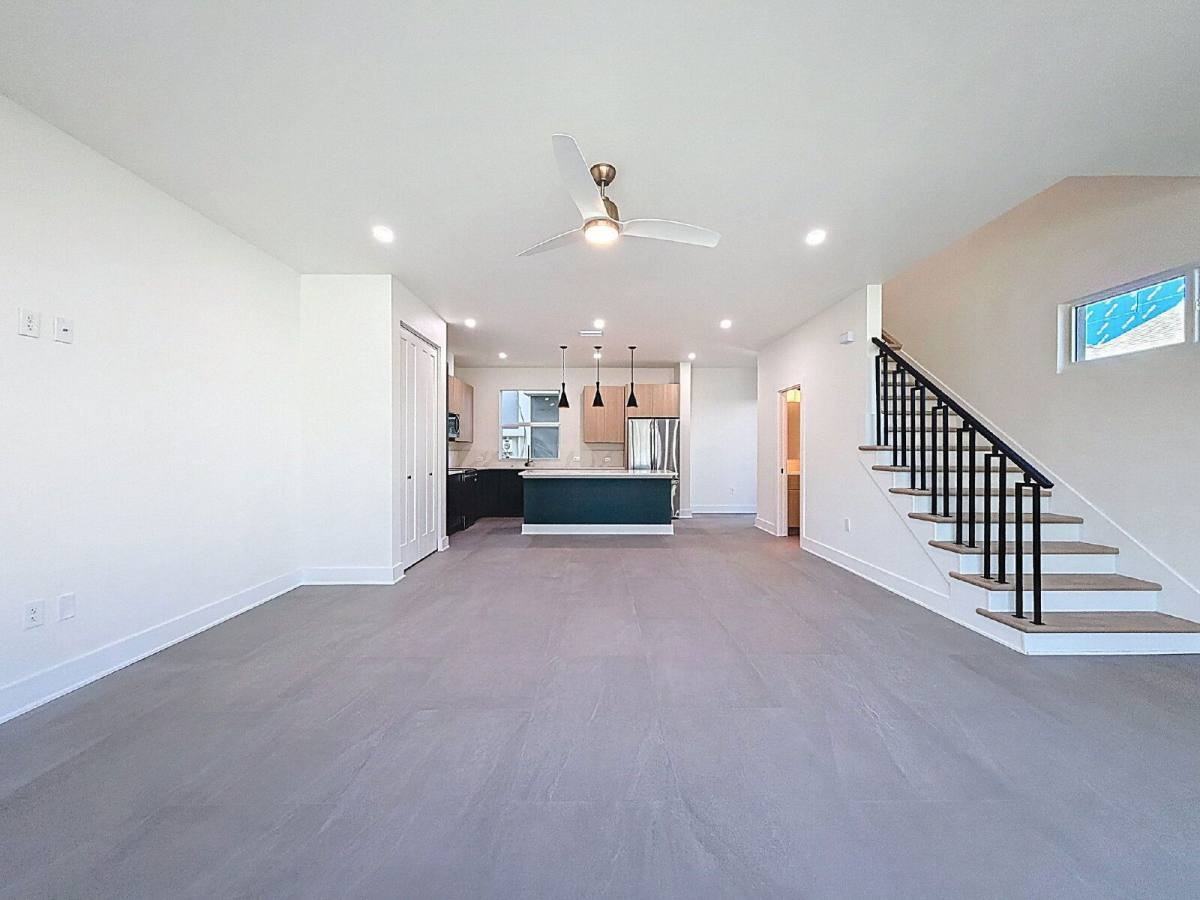 340 14th St N - Photo 3 of 10
