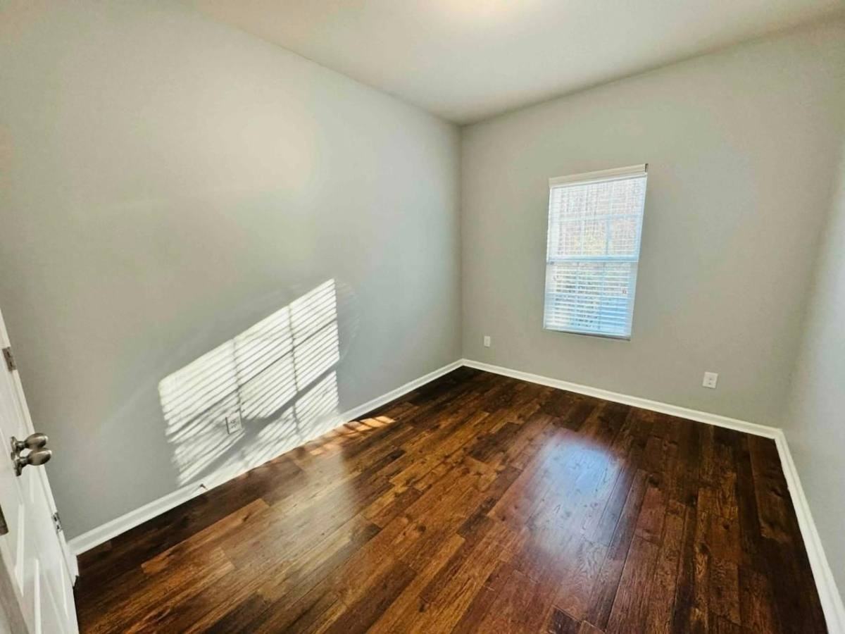 1136 Doby Springs Dr - Photo 3 of 9