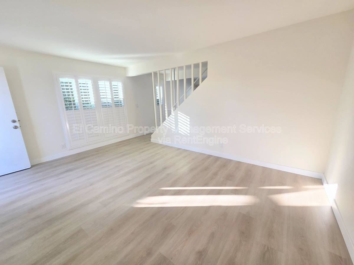 10421 Carlyle Ct - Photo 2 of 10