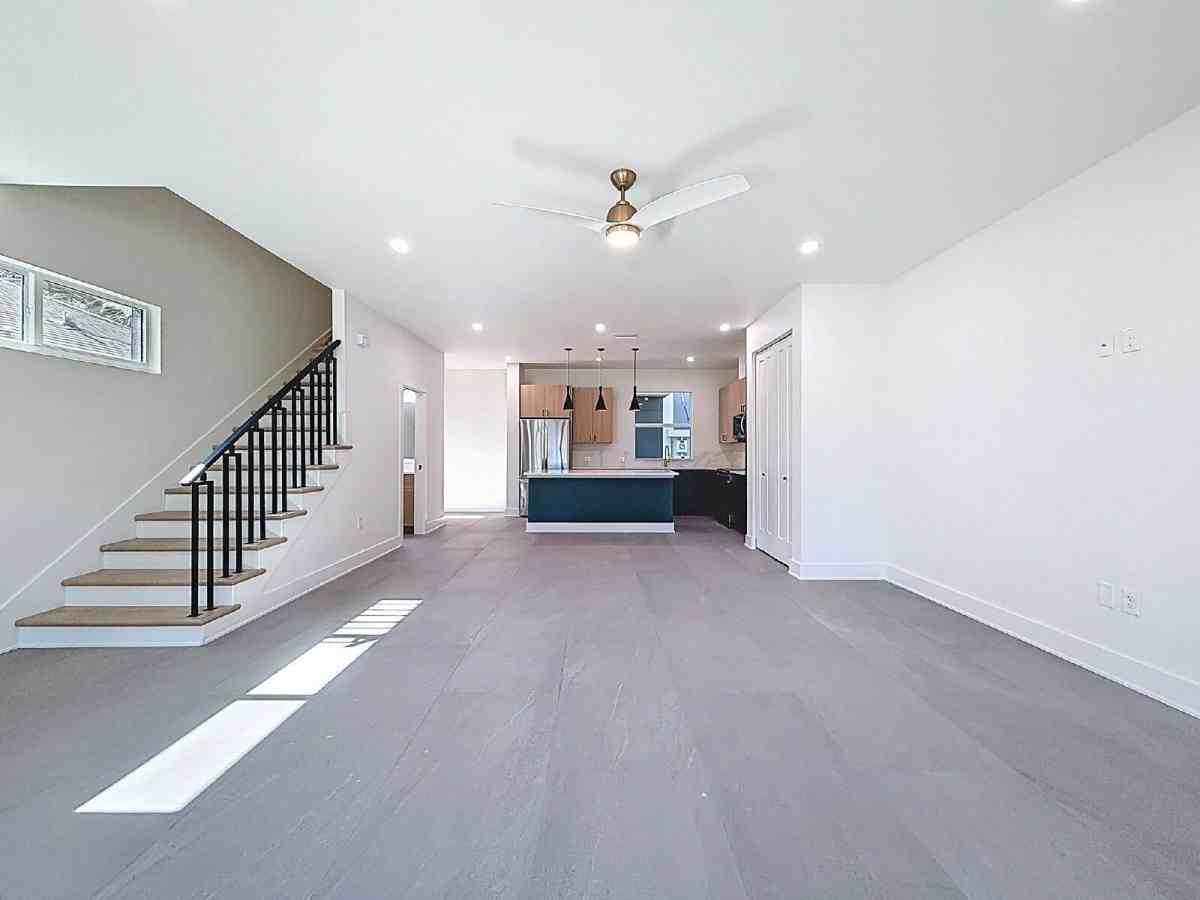 334 14th St N - Photo 2 of 10