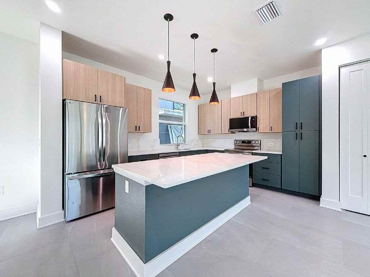 334 14th St N - Photo 3 of 10