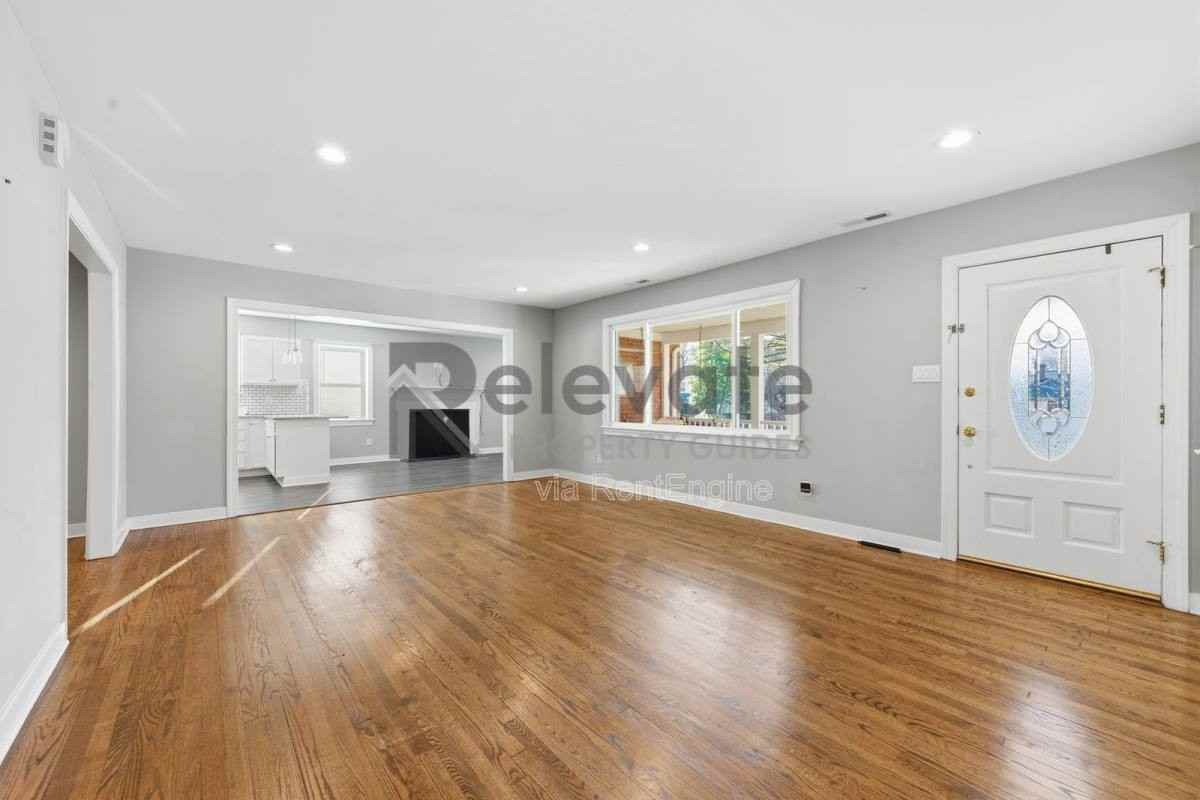 8410 Yolanda Rd - Photo 3 of 10