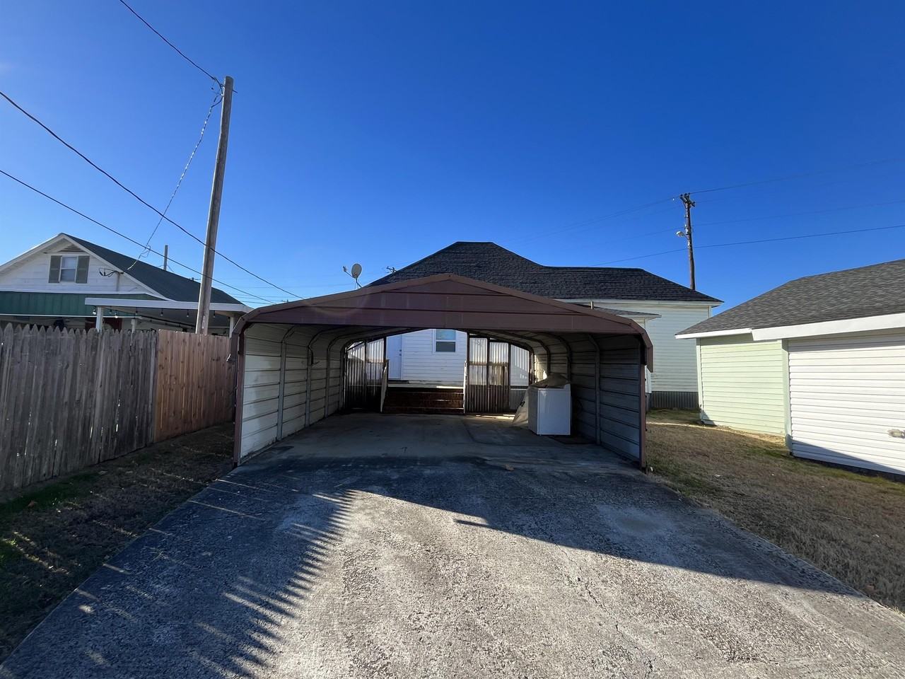 201 Pike St - Photo 6 of 22