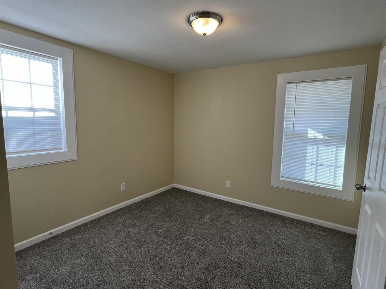 201 Pike St - Photo 4 of 22