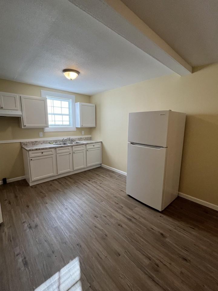 201 Pike St - Photo 5 of 22