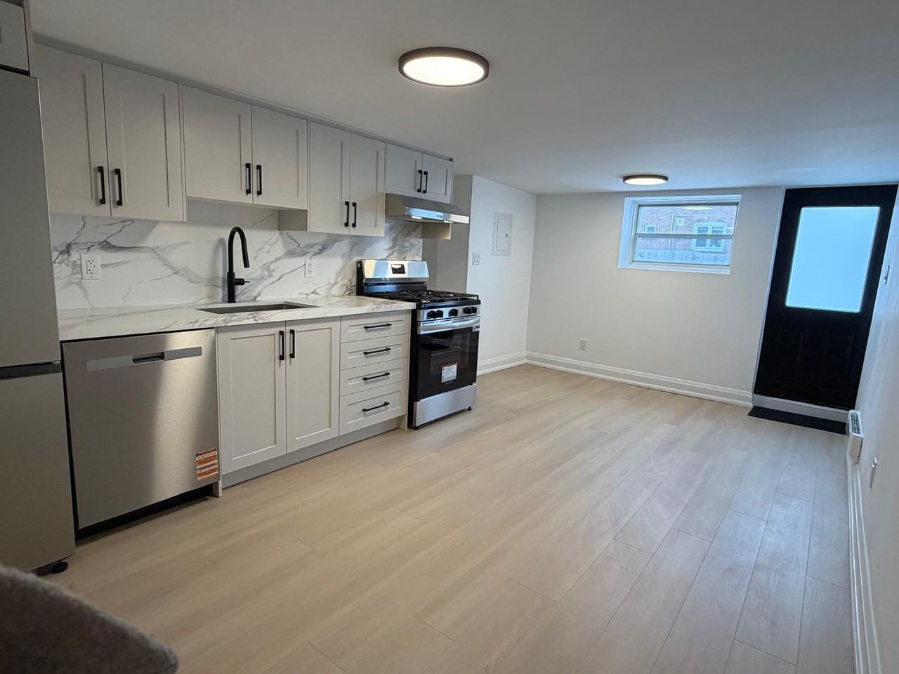 468 Lauder Avenue - Photo 6 of 41