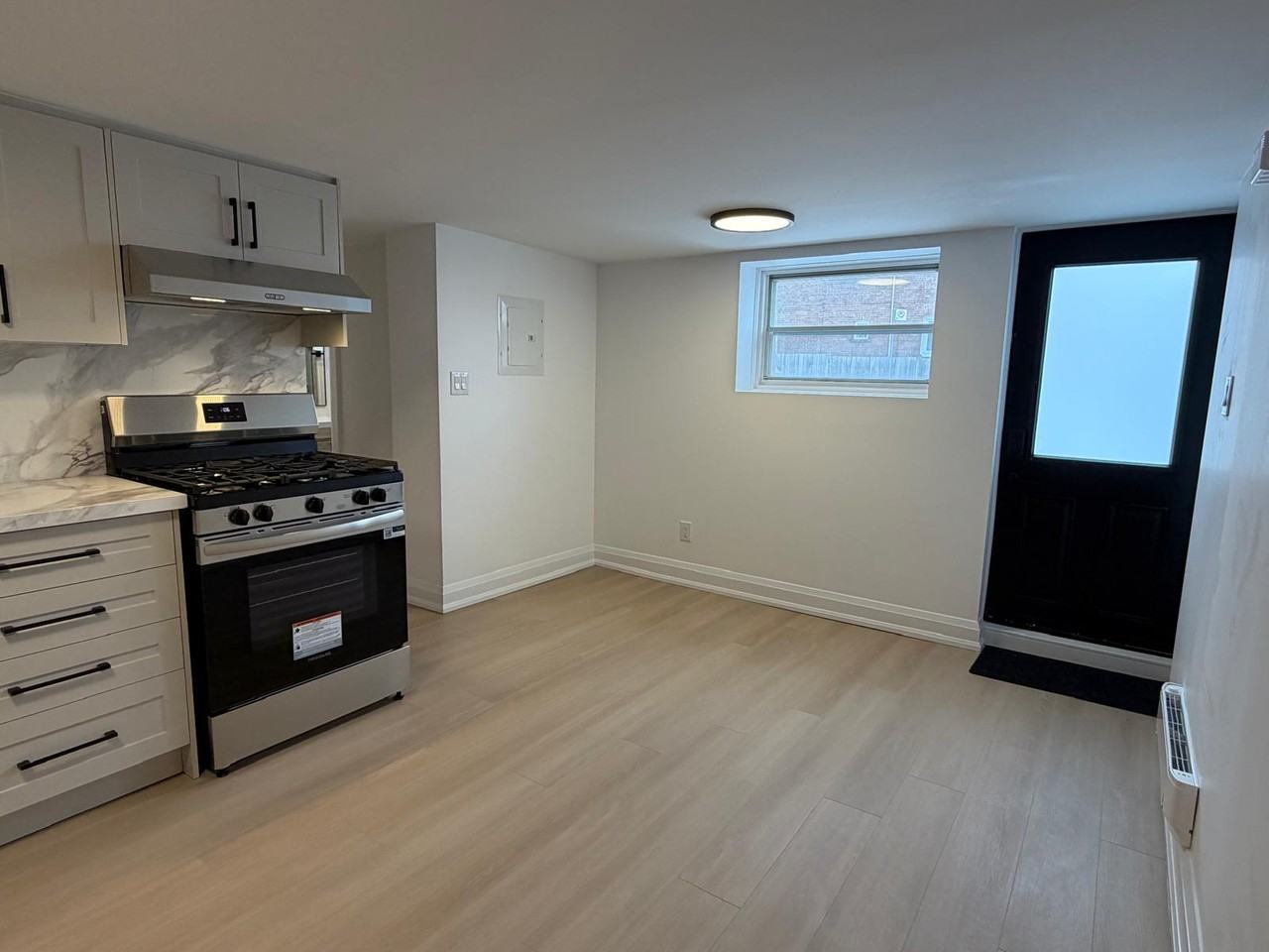 468 Lauder Avenue - Photo 5 of 41