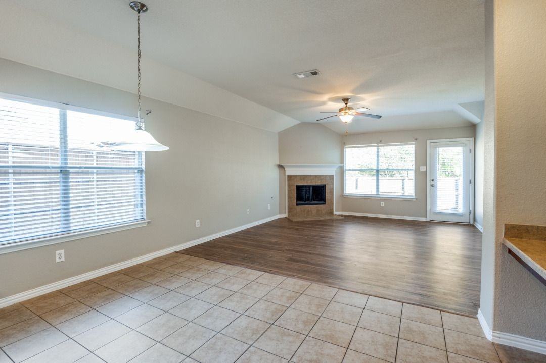 2309 Castle Creek Dr - Photo 5 of 18