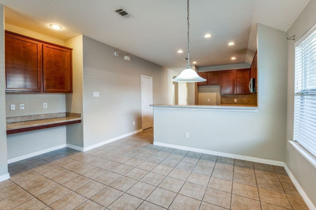 2309 Castle Creek Dr - Photo 6 of 18