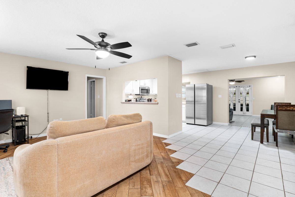 999 Emerald Rd Se - Photo 3 of 20