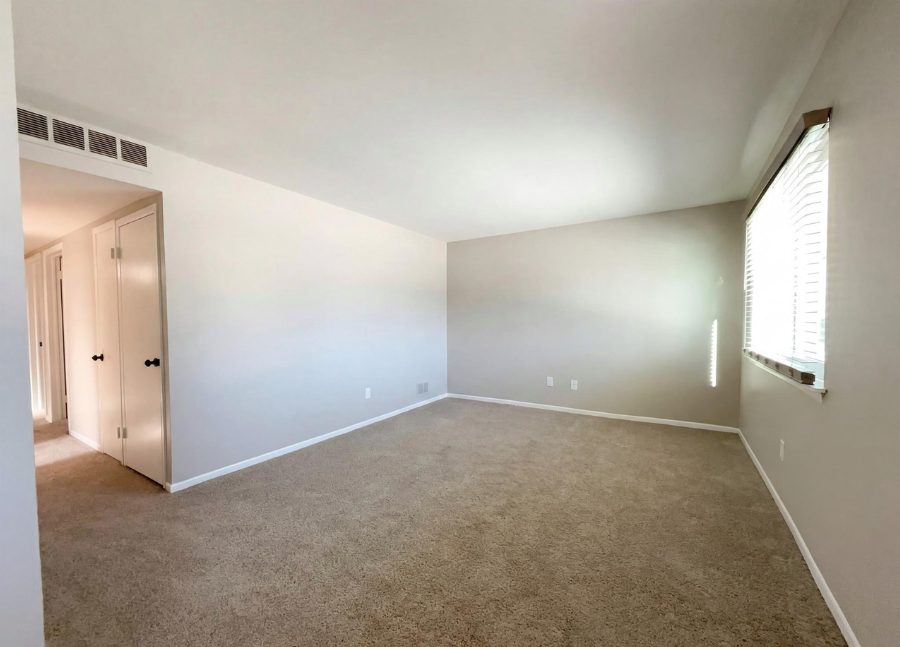 7912 Pine St - Photo 5 of 16