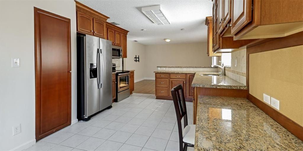 1110 Nw 108th Ave - Photo 2 of 10