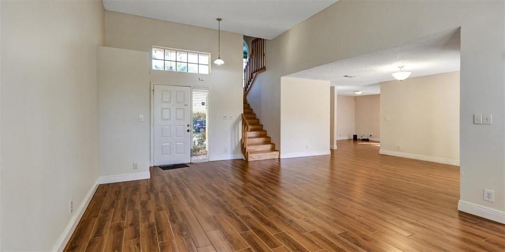 1110 Nw 108th Ave - Photo 3 of 10