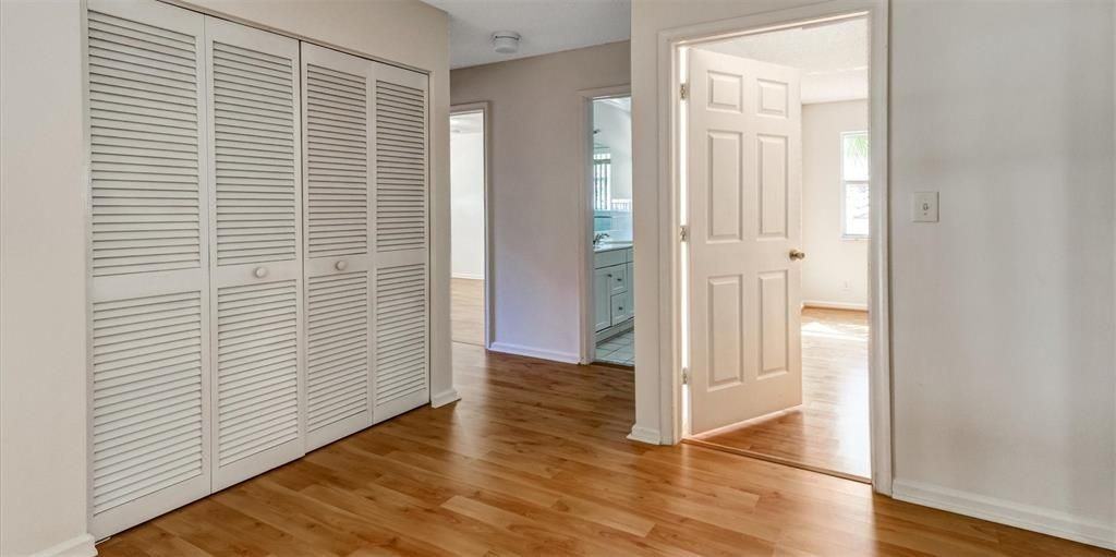 1110 Nw 108th Ave - Photo 5 of 10