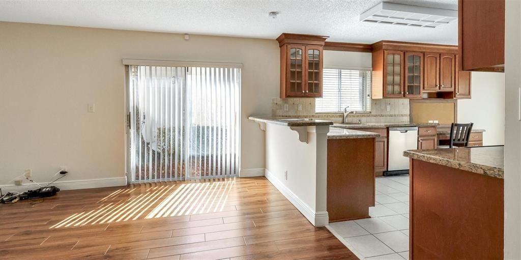 1110 Nw 108th Ave - Photo 6 of 10