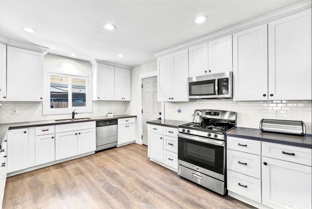 816 W 120th St - Photo 3 of 19