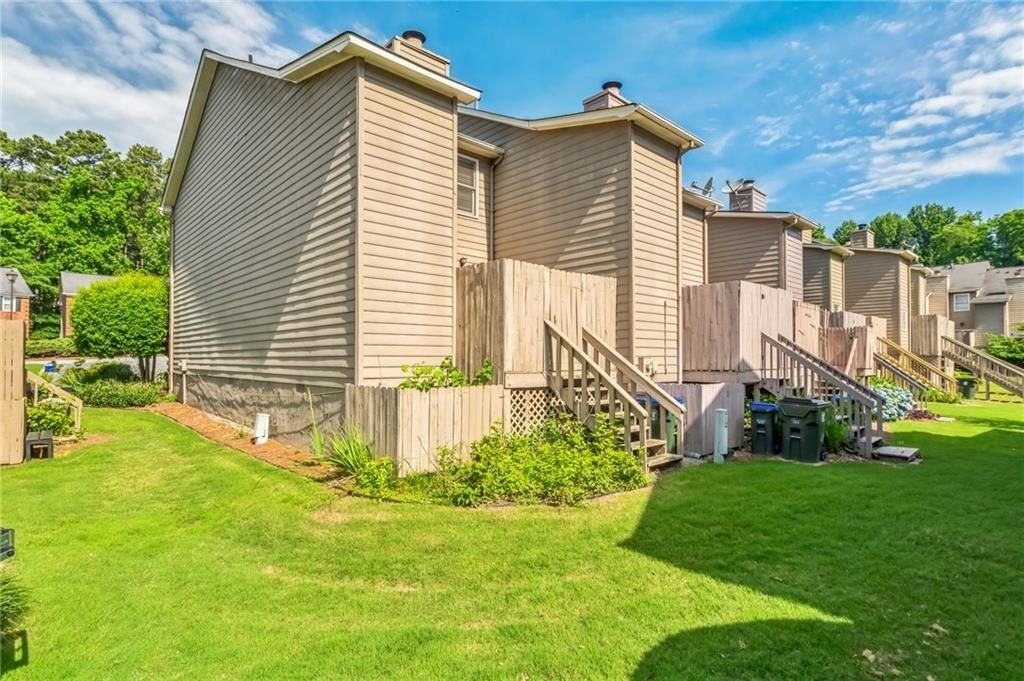 4047 Elm St - Photo 3 of 17