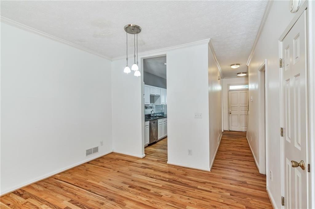 4047 Elm St - Photo 4 of 17