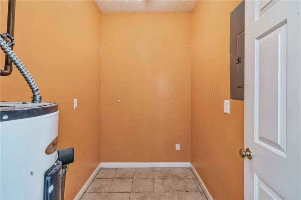 4047 Elm St - Photo 7 of 17