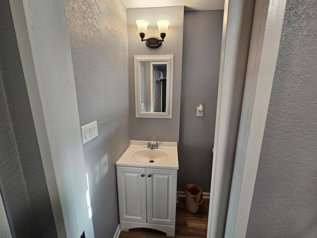 116 Vanderbilt St - Photo 6 of 13