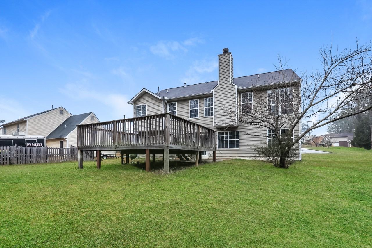 2272 Surrey Trl - Photo 2 of 15