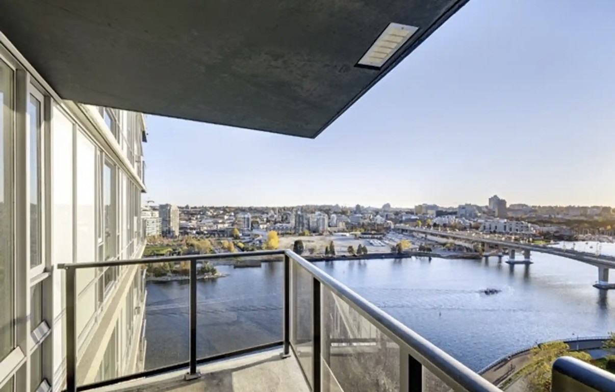 8 Smithe Mews - Photo 4 of 22