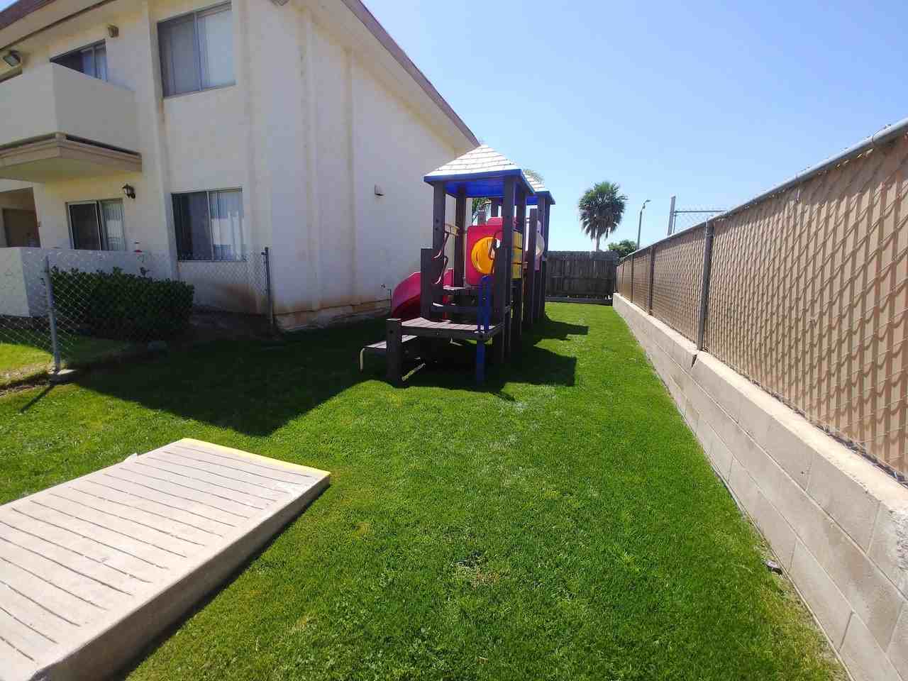 Castle Park Gardens Apartments - Photo 2 of 7