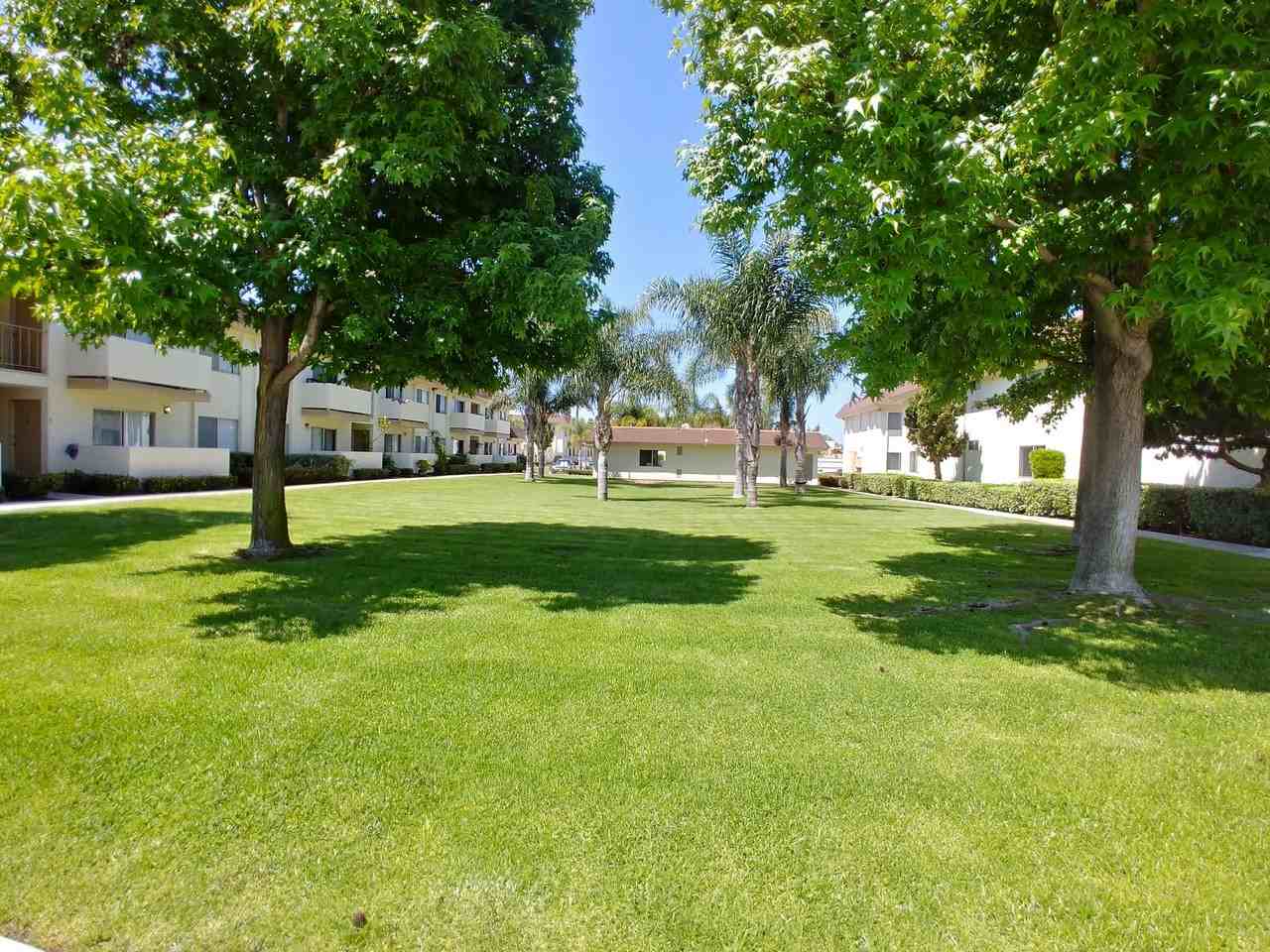 Castle Park Gardens Apartments - Photo 3 of 7