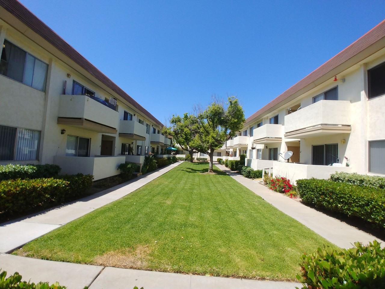 Castle Park Gardens Apartments - Photo 4 of 7