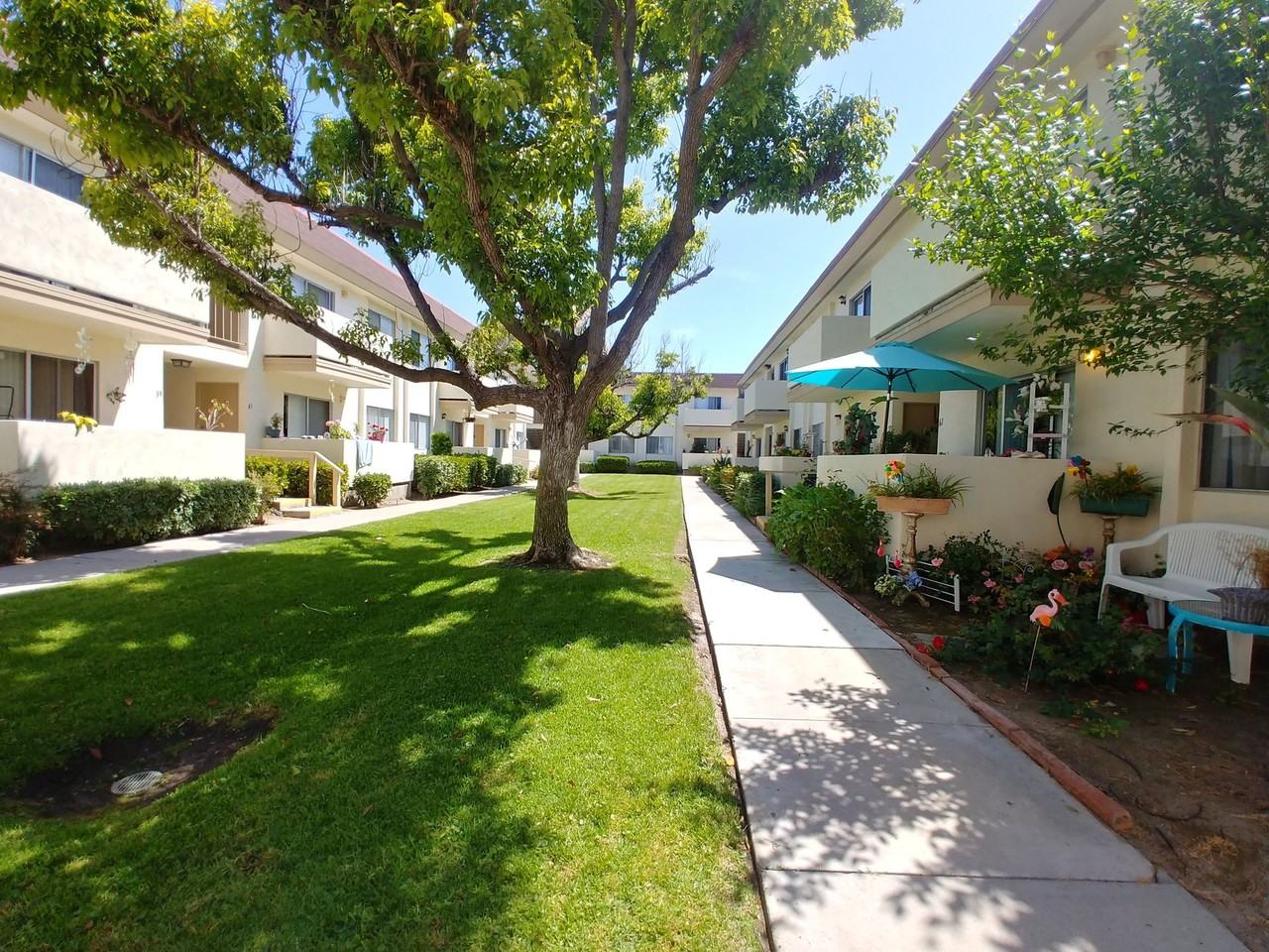 Castle Park Gardens Apartments - Photo 5 of 7