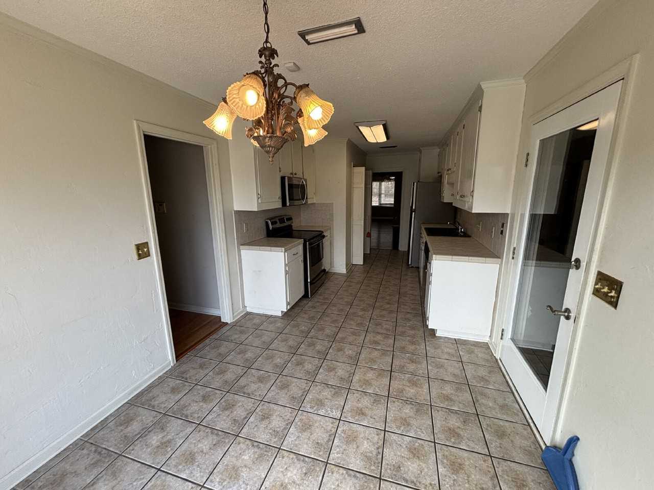 14 Williamsburg Pl - Photo 3 of 15