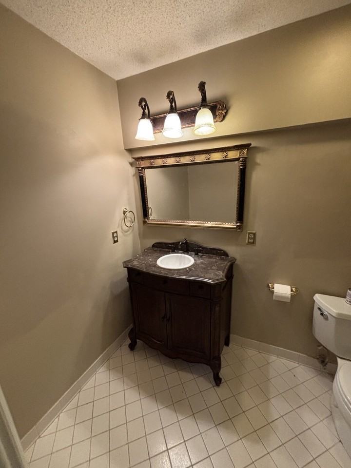 14 Williamsburg Pl - Photo 7 of 15