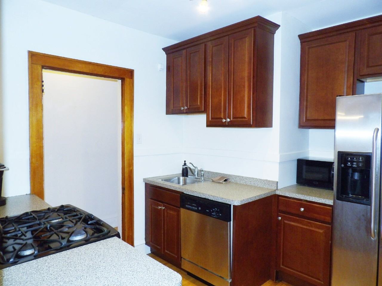 3225 Garfield Ave #1 - Photo 7 of 31