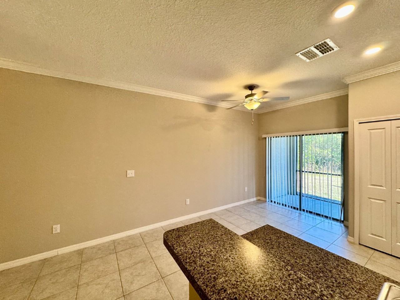 1560 Cassius St - Photo 5 of 20