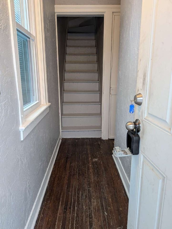 146 Pine St #2B - Photo 2 of 7