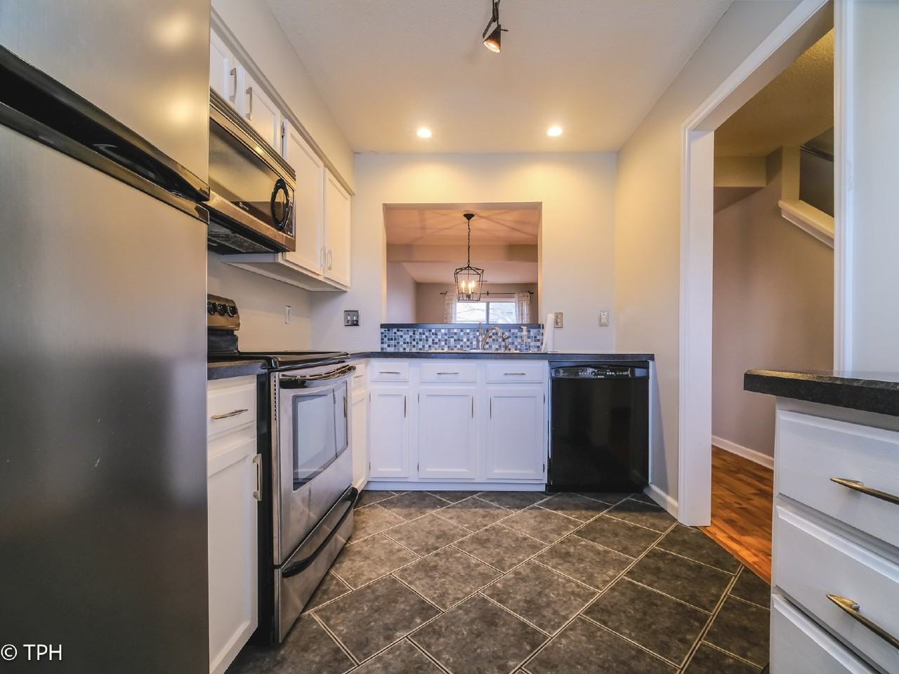 6124 Heath Ridge Ct - Photo 5 of 36